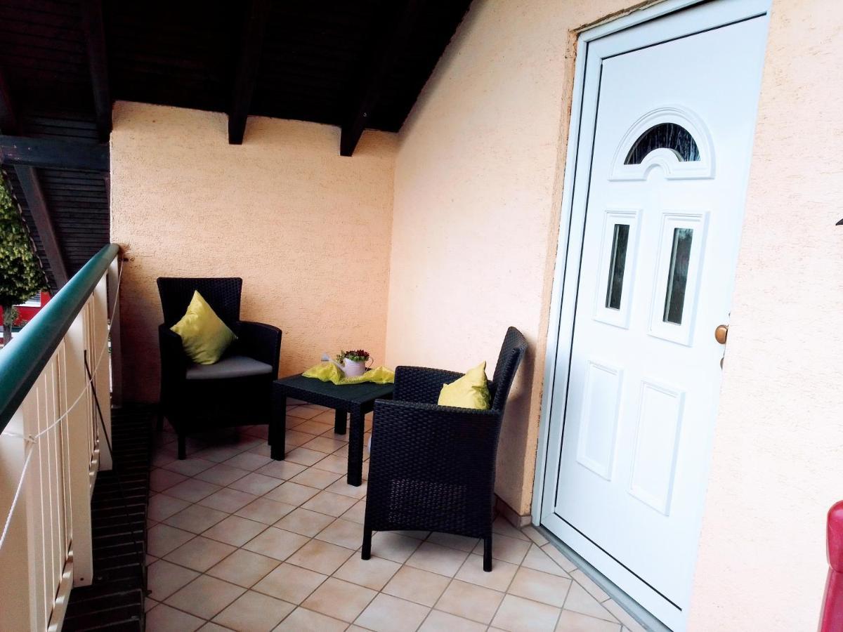 Apartamento Haus Heidrun Dolgesheim Exterior foto
